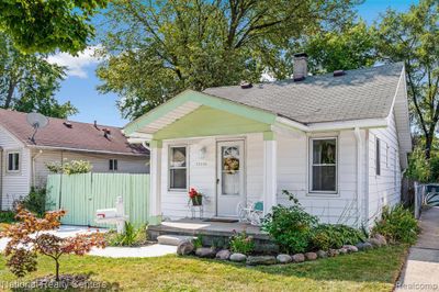 Covered front porch | Image 3