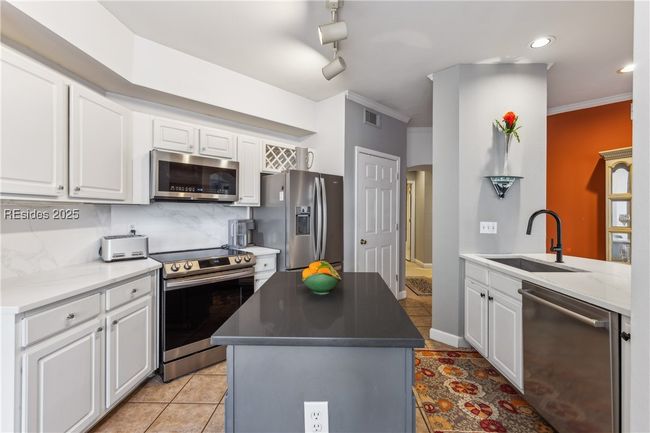 APT-1922 - 4 Indigo Run Dr, Condo with 3 bedrooms, 2 bathrooms and null parking in Hilton Head Island SC | Image 21