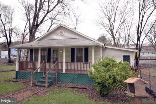 207 Magnolia Ave, Gate City, VA, 24251-2747 | Card Image