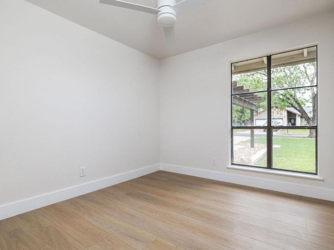 Unfurnished room with light wood-type flooring and ceiling fan | Image 16