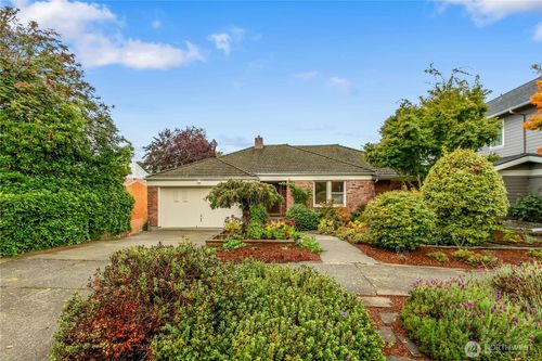 6015 Wellesley Way Ne, Seattle, WA, 98115-7626 | Card Image