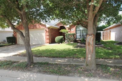 Single story house featuring a front lawn | Image 3