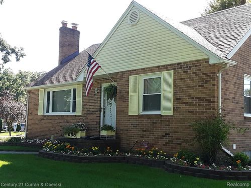 688 New Hampshire Ave, Marysville, MI, 48040-1228 | Card Image