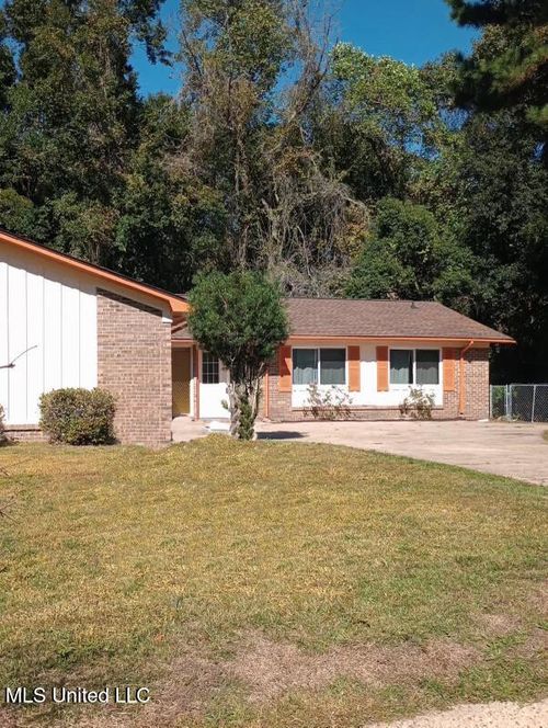 1109 Le Badine Ct, Ocean Springs, MS, 39564-2820 | Card Image