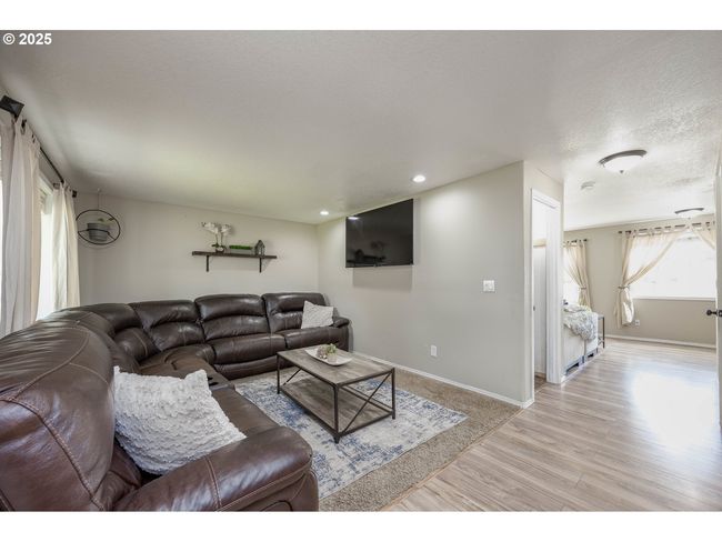 307 E Wilson St, House other with 3 bedrooms, 3 bathrooms and 3 parking in Yacolt WA | Image 5