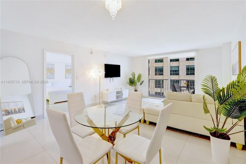 apt-2504-1200 Brickell Bay Dr, Miami, FL, 33131-3264 | Card Image