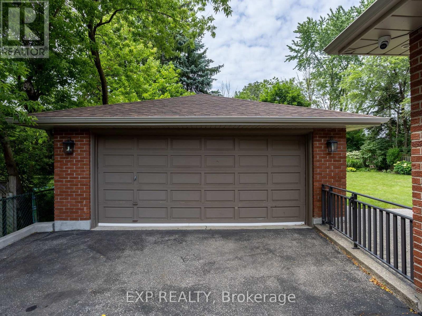 Residential in Mississauga (Mineola) 2