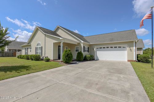 205 Winterlochen Dr, Jacksonville, NC, 28540-9126 | Card Image