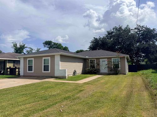2830 Maple Ave, Groves, TX, 77619-5730 | Card Image