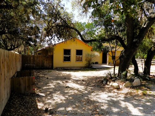 333 Rainbow Dr, Lakehills, TX, 78063-6401 | Card Image