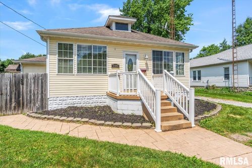 129 S Ring St, Virden, IL, 62690-1551 | Card Image
