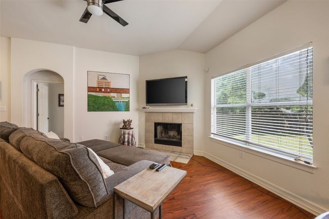 B - 1002 Castile Rd, Home with 3 bedrooms, 2 bathrooms and 3 parking in Austin TX | Image 15