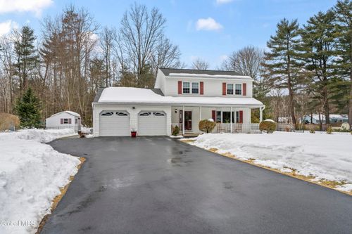 4 Queen Diana Ln, Queensbury, NY, 12804-9511 | Card Image