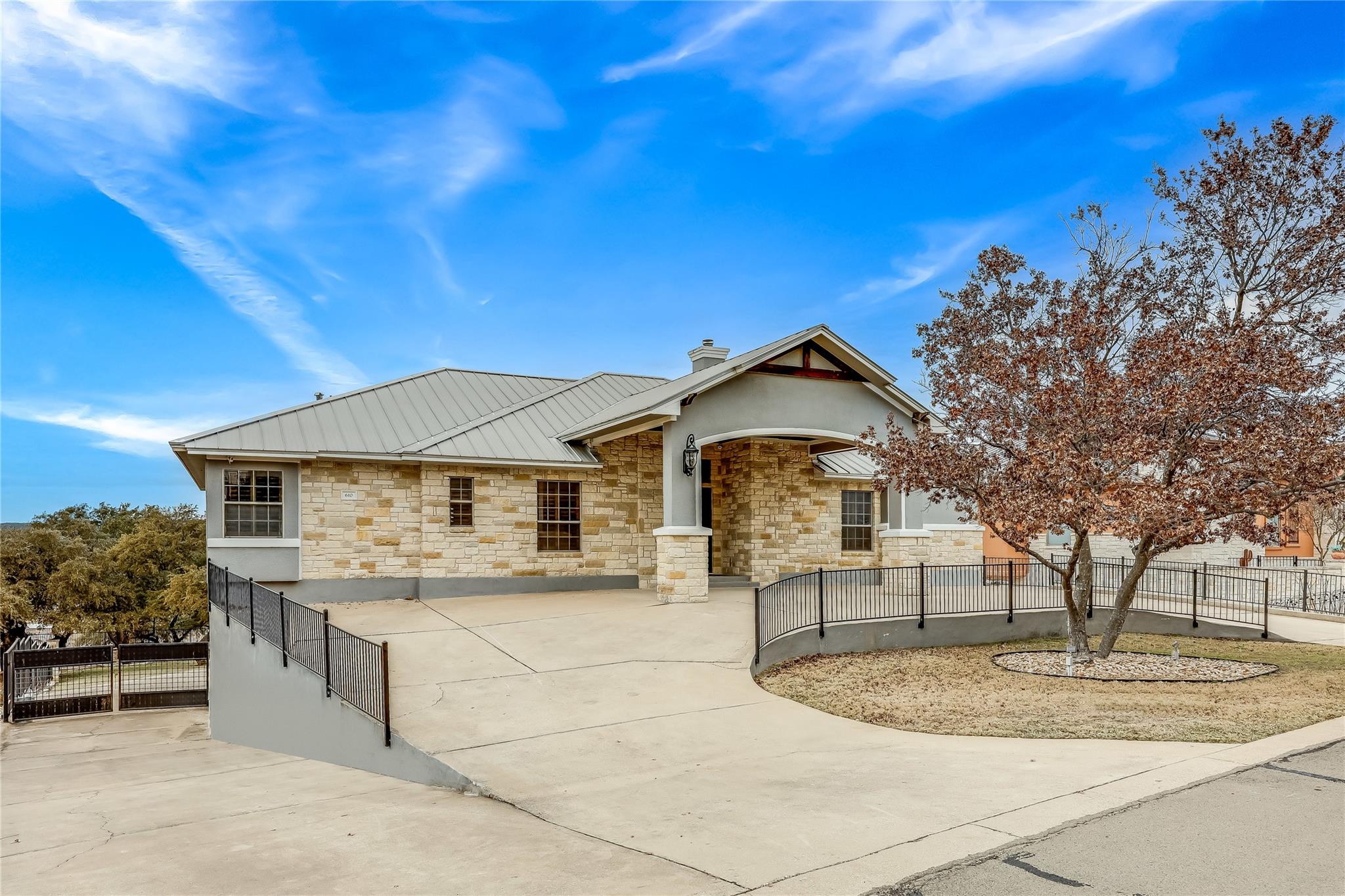 Residential in Point Venture 4