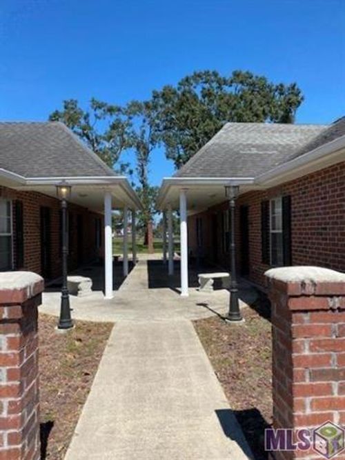 102 Louisa Dr, Thibodaux, LA, 70301-5541 | Card Image