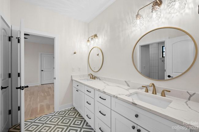 Secondary Full Bath | Image 27