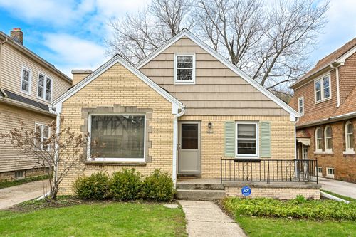 2631 N 68th St, Wauwatosa, WI, 53213-1309 | Card Image