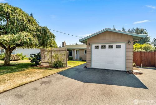 2104 201st Pl Sw, Lynnwood, WA, 98036-7018 | Card Image