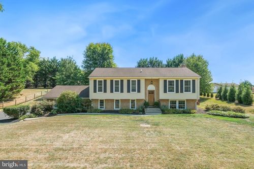 7303 Countryside Dr, Middletown, MD, 21769-6909 | Card Image