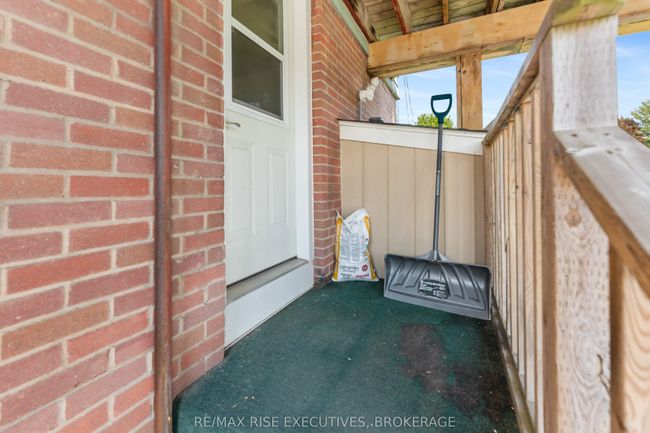 999 Portsmouth Ave, Home with 6 bedrooms, 3 bathrooms and 4 parking in Kingston ON | Image 14