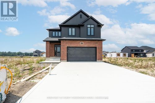 105 Sheldabren Street, North Middlesex (Ailsa Craig), ON, N0M1A0 | Card Image