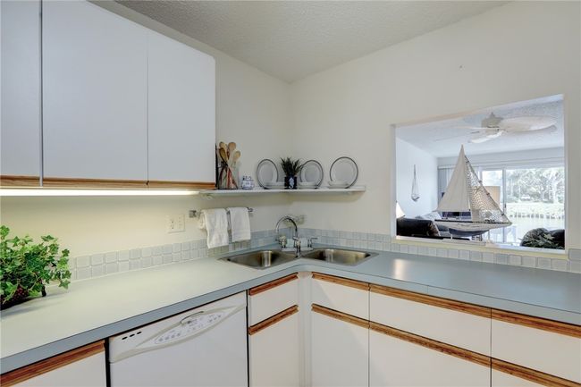 6110 - 6110 River Run Dr, House attached with 2 bedrooms, 2 bathrooms and null parking in Sebastian FL | Image 13