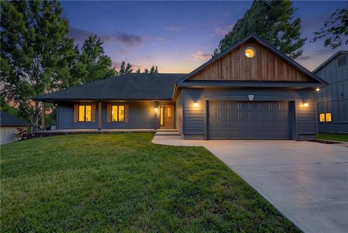 1103 Brookside Pl, Raymore, MO, 64083-9200 | Card Image