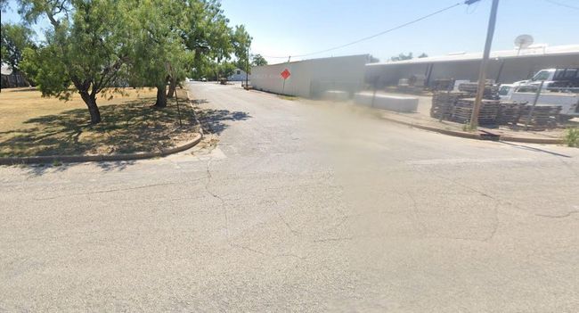 1400 S Concho St, House other with 1 bedrooms, 2 bathrooms and null parking in Coleman TX | Image 9