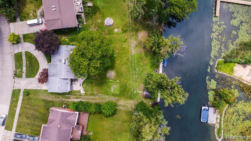 21918 Knudsen Dr, Grosse Ile, MI, 48138-1345 | Card Image