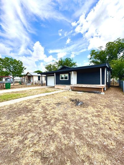 4004 Travis St, Home with 3 bedrooms, 2 bathrooms and 1 parking in San Angelo TX | Image 2