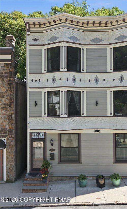 169 W Broadway, Jim Thorpe, PA, 18229-1930 | Card Image