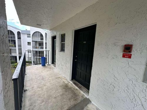 apt-301-3300 Spanish Moss Ter, Lauderhill, FL, 33319-5012 | Card Image