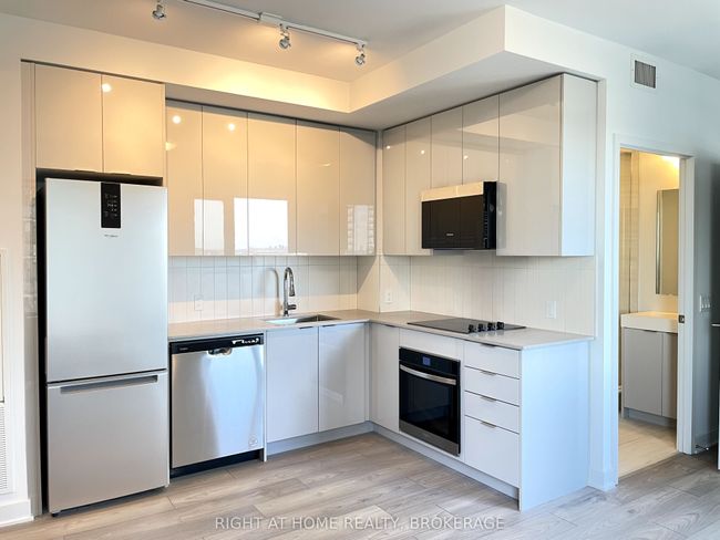 1306 - 2920 Highway 7, Condo with 1 bedrooms, 1 bathrooms and null parking in Vaughan ON | Image 11