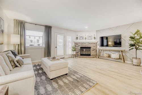 697 Canyon Dr, Castle Rock, CO, 80104-1800 | Card Image