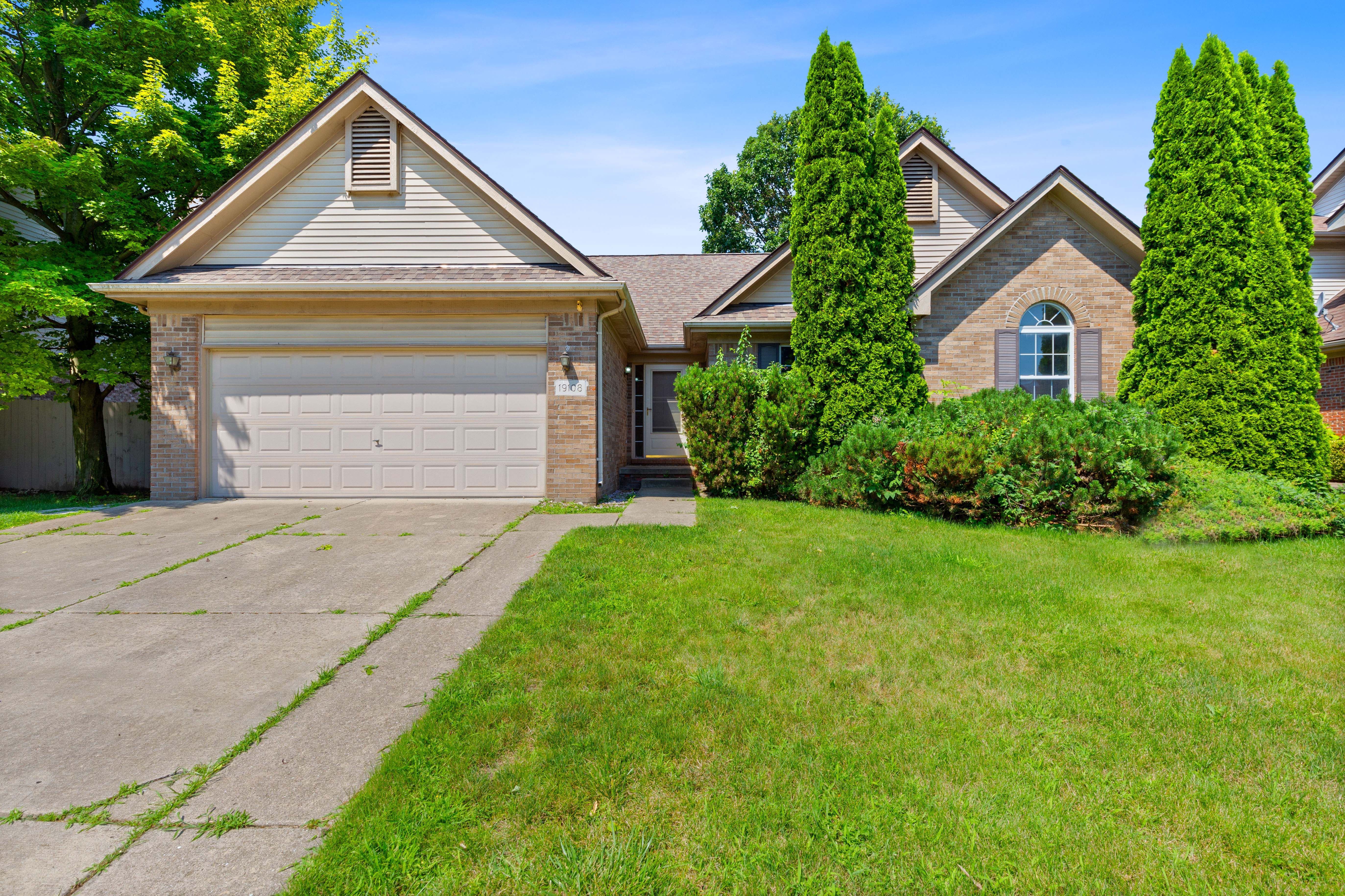 Red Oak Ln, Brownstown, MI 48193