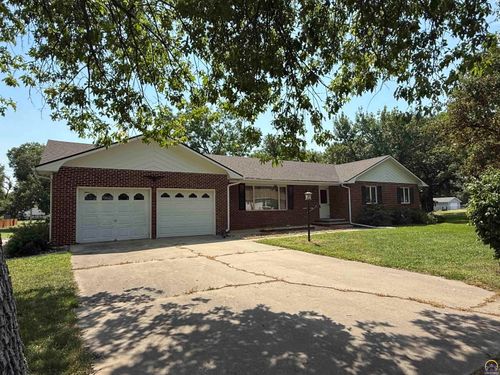 612 Packer St, Osage City, KS, 66523-1609 | Card Image