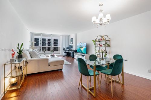 apt-3242-1717 N Bayshore Dr, MIAMI, FL, 33132-1167 | Card Image