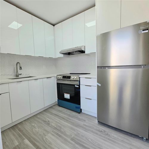 2-2140 Biarritz Dr, Miami Beach, FL, 33141 | Card Image