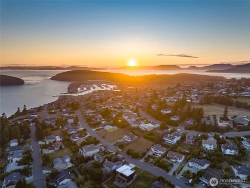 4512 Queen Ann Way, Anacortes, WA, 98221-3226 | Card Image