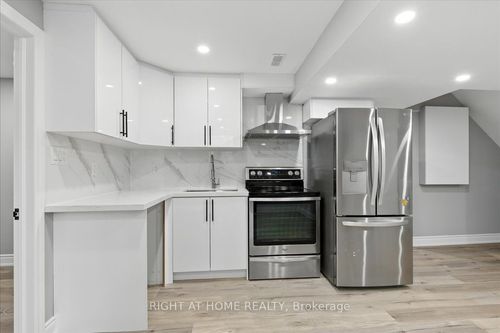 1 Lorilee Cres, Kitchener, ON, N2N2J4 | Card Image