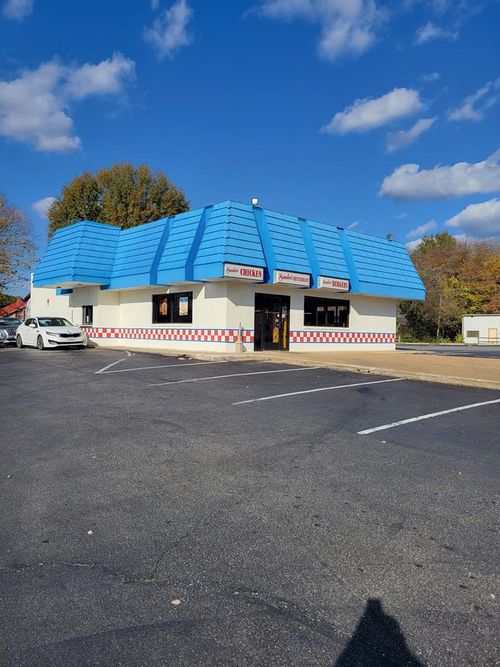 104 W 2nd St, Chase City, VA, 23924-1619 | Card Image