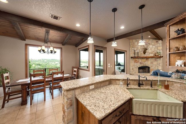 112 Juniper Pt, House other with 4 bedrooms, 5 bathrooms and null parking in Ingram TX | Image 13