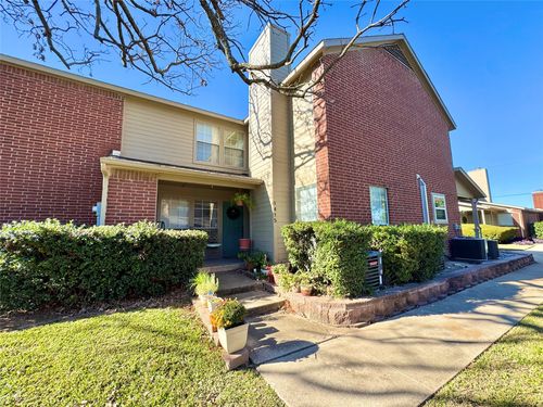 1415 Meadowood Village Dr, Fort Worth, TX, 76120-4755 | Card Image