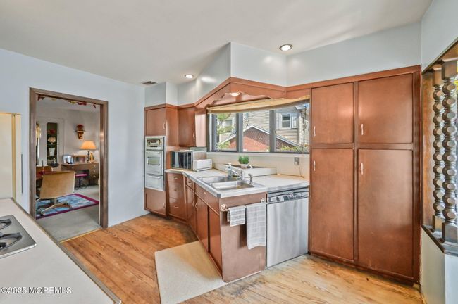 Large kitchen with breakfast nook | Image 12