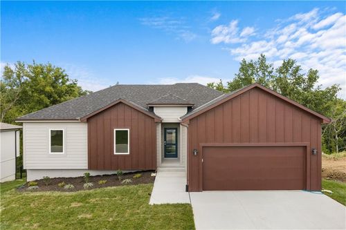 612 Se 21st St, Oak Grove, MO, 64075-8408 | Card Image