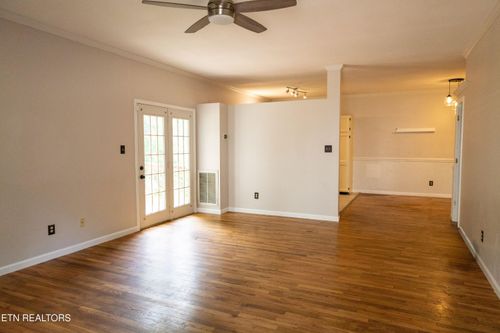 1728 Stone Hedge Dr, Knoxville, TN, 37909-3803 | Card Image