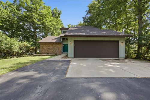 8838 E Chinquapin Ave, Effingham, IL, 62401-6242 | Card Image