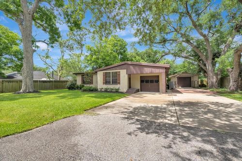 527 S Iowa Ave, League City, TX, 77573-4018 | Card Image