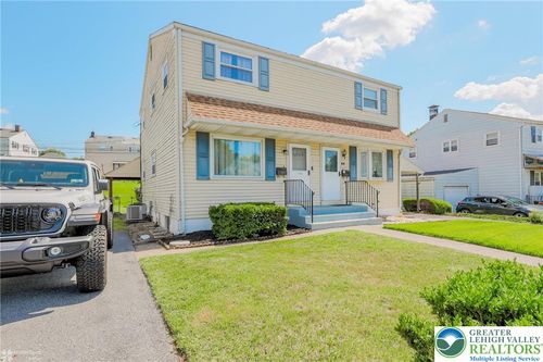 1336 Greenview Dr, BETHLEHEM, PA, 18018-1723 | Card Image