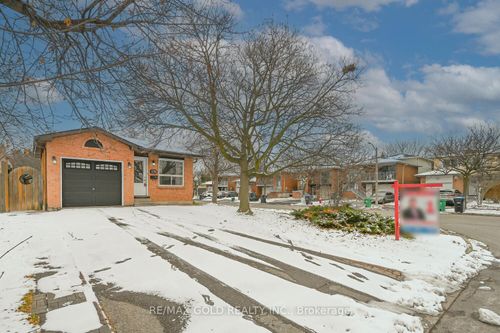 228 Martindale Cres, Brampton, ON, L6X2V2 | Card Image